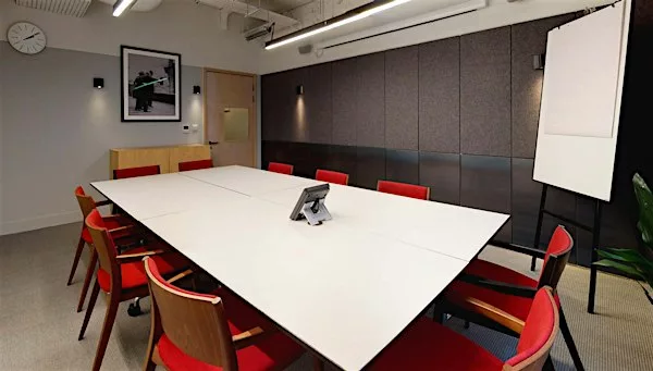 FORA Lloyds Avenue Meeting Room 3Meeting Room 3The clean lines and calming colours of Lloyds Avenue create a design-led, restful workspace in the heart of the City of London. 

Located just a few moments from multiple stations including Tower Hill, Aldgate and Monument, Lloyds Avenue is well connected.

Please note that there is a Week non-refundable cancellation period for all FORA meeting rooms. With amenities such as Wifi, Plugs, Unlimited Coffee & Tea