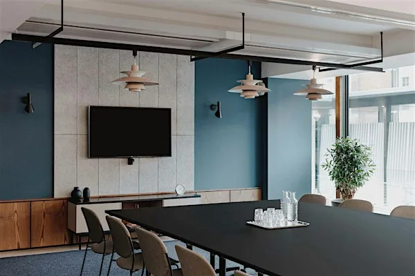 FORA 20 Eastbourne Terrace Meeting Room 1Meeting Room 1Overlooking the grand Paddington Station buildings and located on the west side of Paddington Station. 20 Eastbourne Terrace is a light and bright filled space to work, with incredible panoramic views of London.

Please note that there is a Week non-refundable cancellation period for all FORA meeting rooms. With amenities such as Wifi, Plugs, Unlimited Coffee & Tea