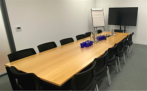 Landmark New Cavendish Street OxfordOxfordNew Cavendish Street has all a business needs! A fashionable location with a village vibe. Close to the buzz of the West End but with serene Regent’s Park nearby for that all-important downtime.  Inside there are comfy informal workspaces and calm meeting rooms. 

Located close to Oxford Circus and Great Portland Street, your guests will be greeted by the ground floor reception before they head up to offices filled with natural light.  With amenities such as Wifi, Plugs, Unlimited Coffee & Tea, Disabled Access, Meeting Room, Filtered Water, Microwave, TV or Projector, Outside Space